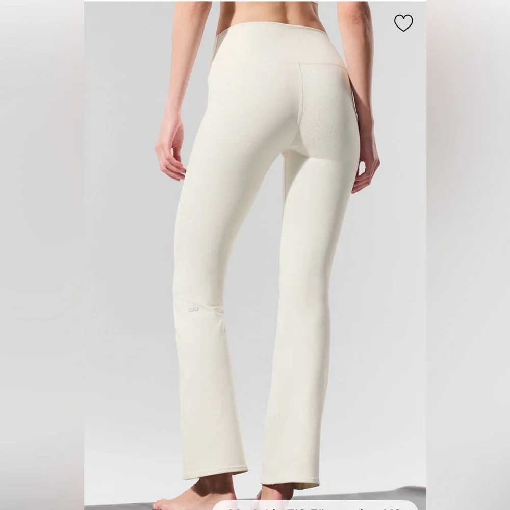 ALO Yoga Airbrush High Waist 7/8 Bootcut Legging in Ivory: M